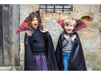 vampire cape (7-8 yrs)