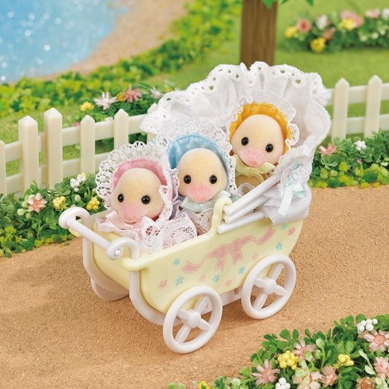 sylvanian families crib with mobile